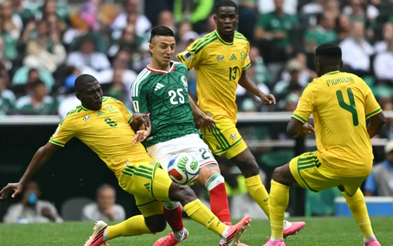 4JN5PBC_AFP__20260611__B6TD8Q7__v1__HighRes__FblWc2026Match01MexRsa_jpg